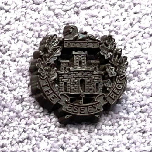 The Essex Regiment : WW2 Economy Brown Plastic Cap Badge. Stanley Walsall maker