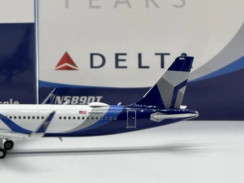 Delta Air Lines A321neo " 100th " Reg:N589DT 04639 Phoenix 1:400 Scale Diecast - Image 4 of 4