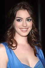 Anne Hathaway in an 11" x 17" Glossy Photo Poster 0ede