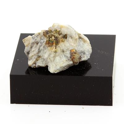 Quartz + Chalcopyrite. 23.1 cts. North Hatley, Québec, Canada