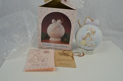 Precious Moments Ornament & Base Peace on Earth 1989 First