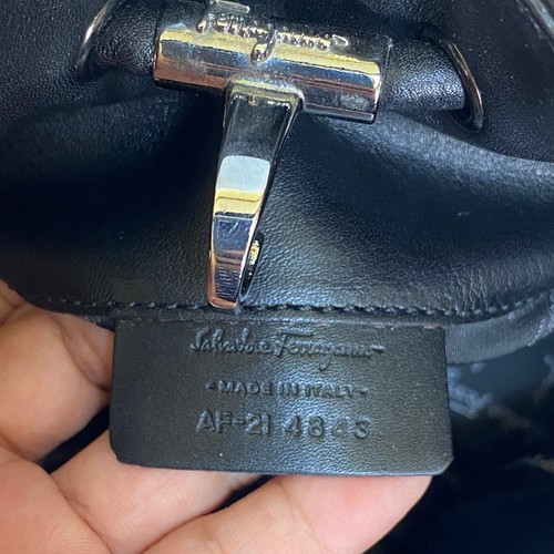 Salvatore Ferragamo Vintage schwarze gesammelte Ledertasche - Bild 11 von 11