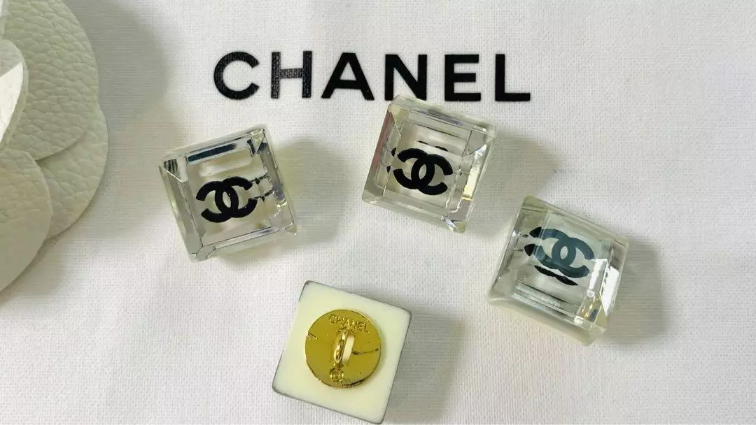 Chanel Vintage Button Set of 4 w/ Logo CoCo White x Black Auth Square 16mm  Japan
