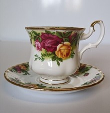 Image of Royal Albert Fine Bone China Old Country Roses 2 Piece Tea Cup & Saucer
