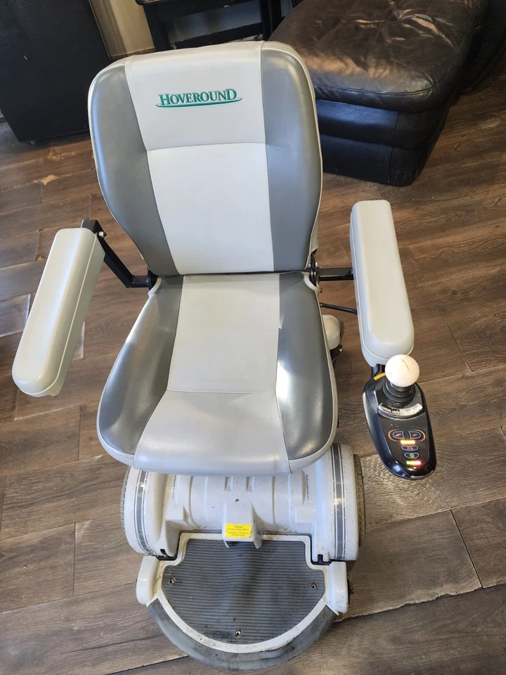 Silla de ruedas eléctrica Hoverround MPV5 - Cargador incluido recogida local Foto 3 de 4