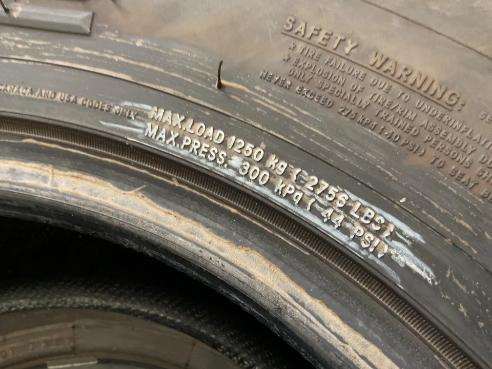 Juego de 4 neumáticos 285/70r17 Nitto Terra Grappler G2 buen usado 023000 Foto 3 de 4
