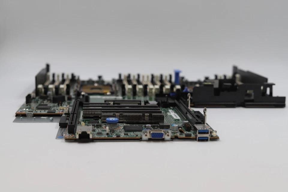 Lenovo ThinkSystem SR630 Dual LGA3647 DDR4 Server Motherboard P/N: 02JG889 - Image 3 of 4