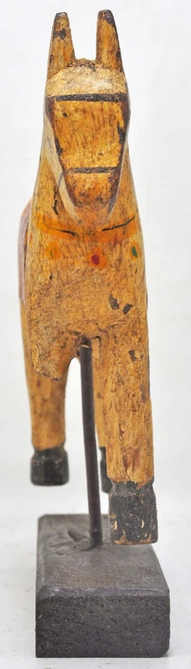 Estatuilla de caballo de madera vintage de pie original tallada a mano Foto 2 de 4