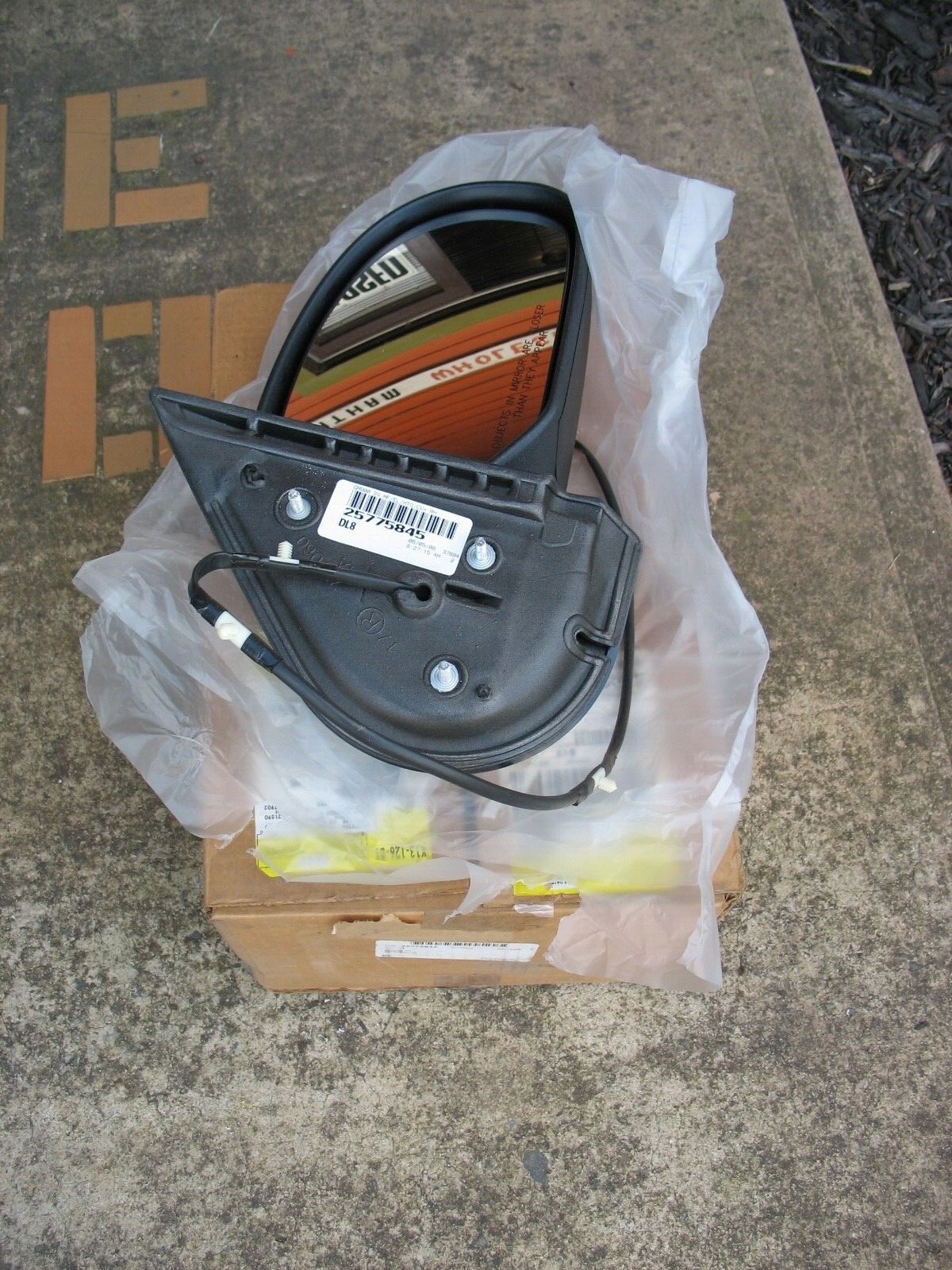 New NOS GM OEM Door Side Rear View-Mirror Assembly Right 20809948 