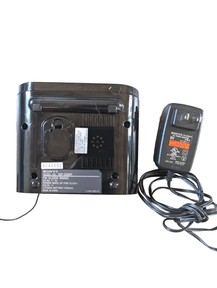 Sony ICF-C05iP 30-Pin iPhone/iPod BLACK Clock Radio Speaker Dock w/ AC Adapter - Image 4 of 4