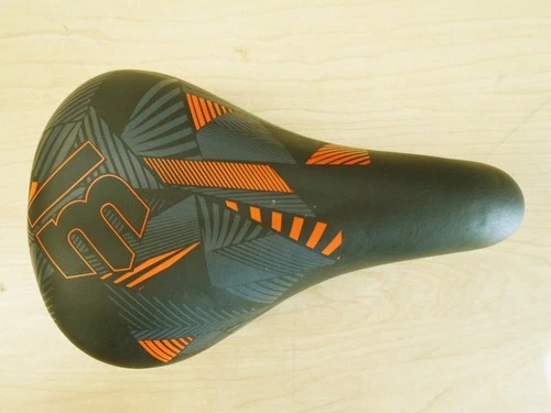 MONGOOSE KIDS'/YOUTH BLACK/ORANGE BICYCLE SADDLE/SEAT BIKE PARTS 753
