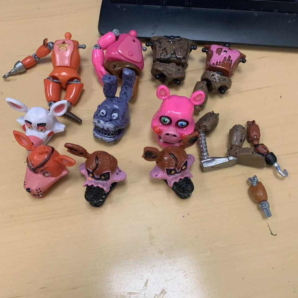  McFarlane Five Nights At Freddy's Mini Heads And Parts/Accessories Lot - Image 4 of 4