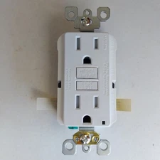 Leviton Smartbok Pro Self Test Temper Resistant GFCI Outlet With Wall Plate Gftr