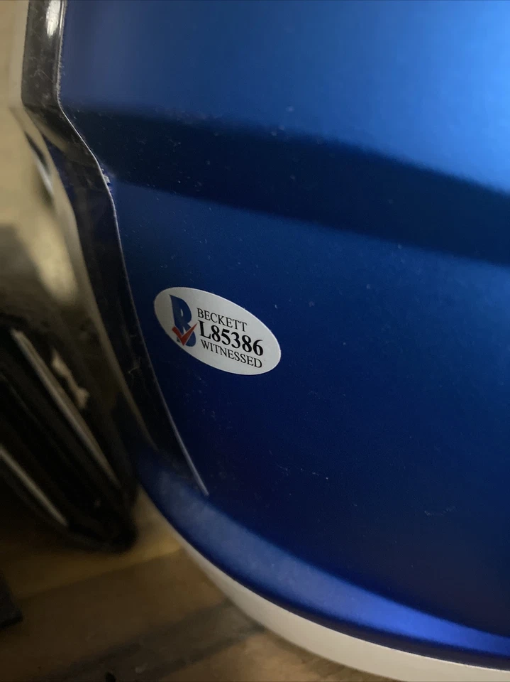 Casco autógrafo Ezekiel Elliott Blaze tamaño completo. Foto 2 de 2