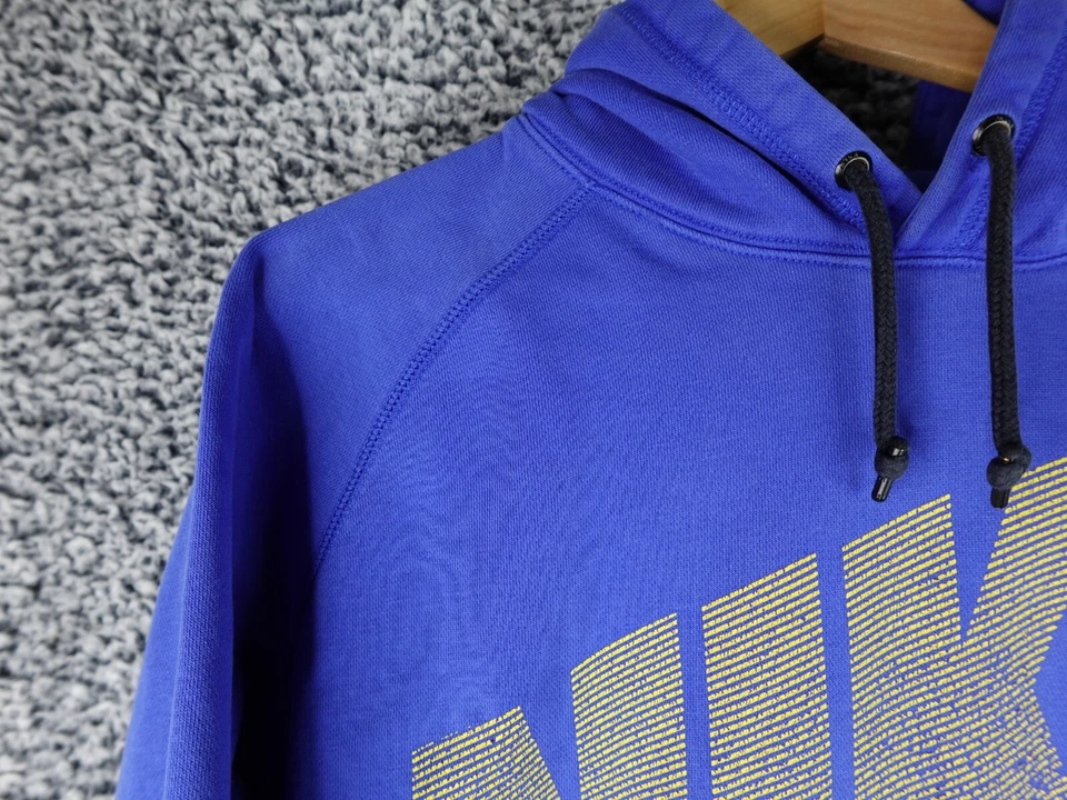 Sudadera con Capucha Nike De Colección Azul Talla Grande Deletrea NIKE en Amarillo con Etiqueta Nike Azul Foto 2 de 4