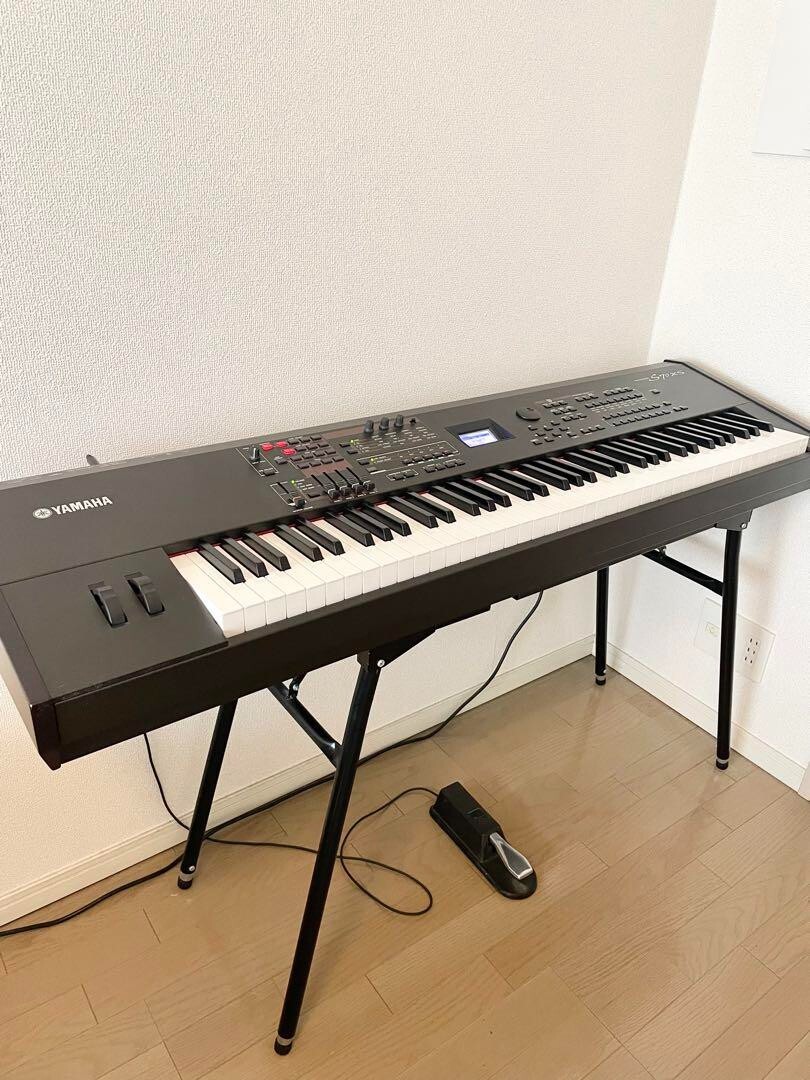 YAMAHA MOTIF S70 XS 76-Key Synthesizer with Power Cord Stand YAMAHA MOTIF S70 XS 76-Key Synthesizer with Power Cord Stand