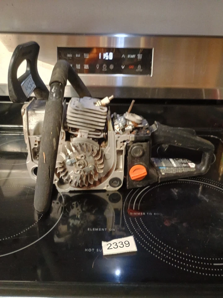 Remington Outlaw Gas Chainsaw 20" SA33814 For Parts Model RM4620 Mtd Used As Is - Image 3 of 4