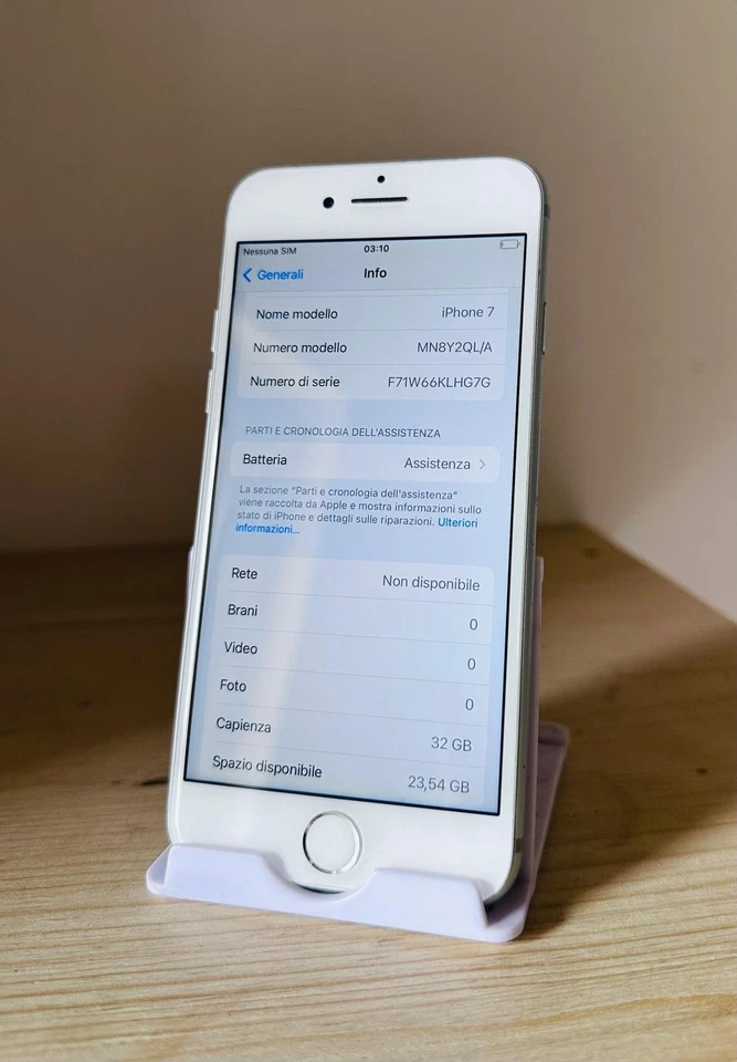 Apple iPhone 7 - 32GB - Argento - Immagine 3 di 4