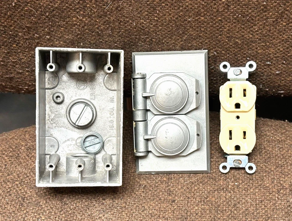 2.75 x 4.5 x 2 OUTDOOR Weatherproof Receptacle T BOX Aluminum & Cover T11 WR81C - Image 3 of 4