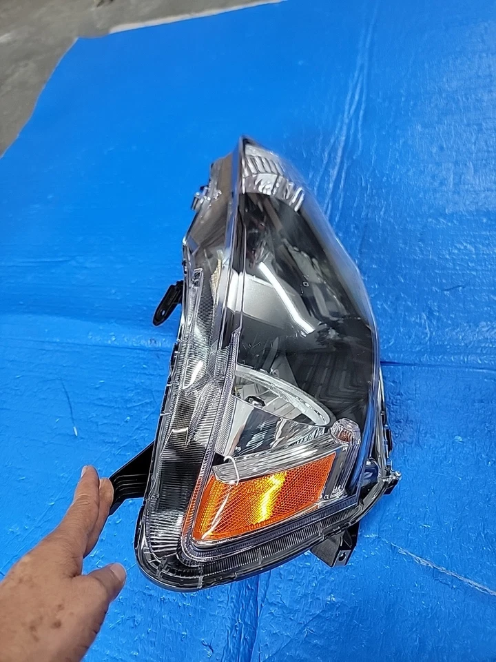 CONJUNTO DE FAROL LATERAL DIREITO DO PASSAGEIRO 2008-2009 PARA MITSUBISHI LANCER TYC. - Imagem 2 de 4