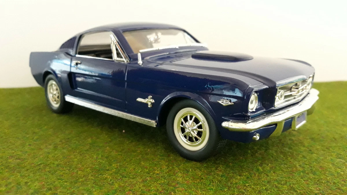 Voiture miniature mustang top