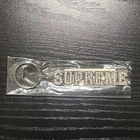 Porte clés Supreme Block Logo Argent NEUF BOITE LOGO