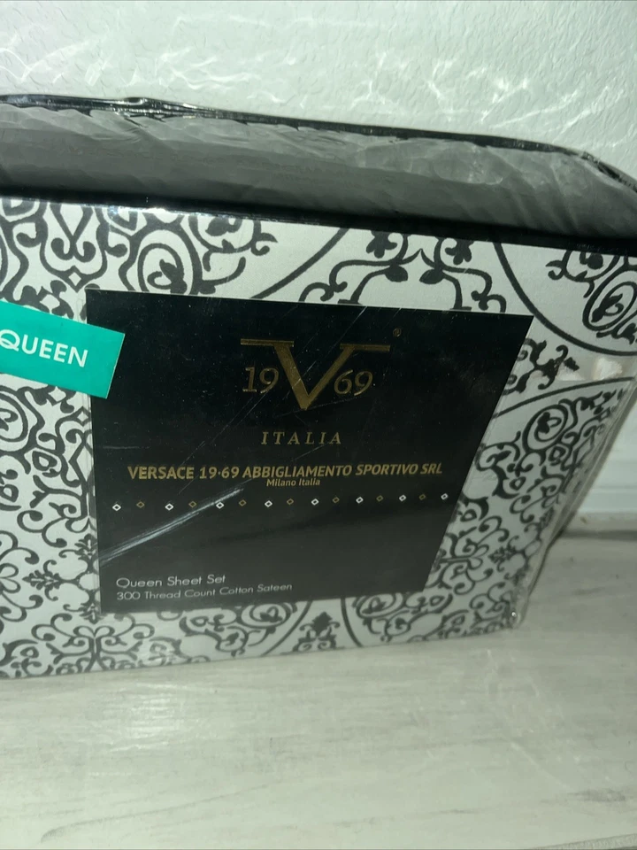 Versace 19-69 Abbigliamento Sportivo 300 Thread Cotton Sateen Sheet White/Black - Image 2 of 4