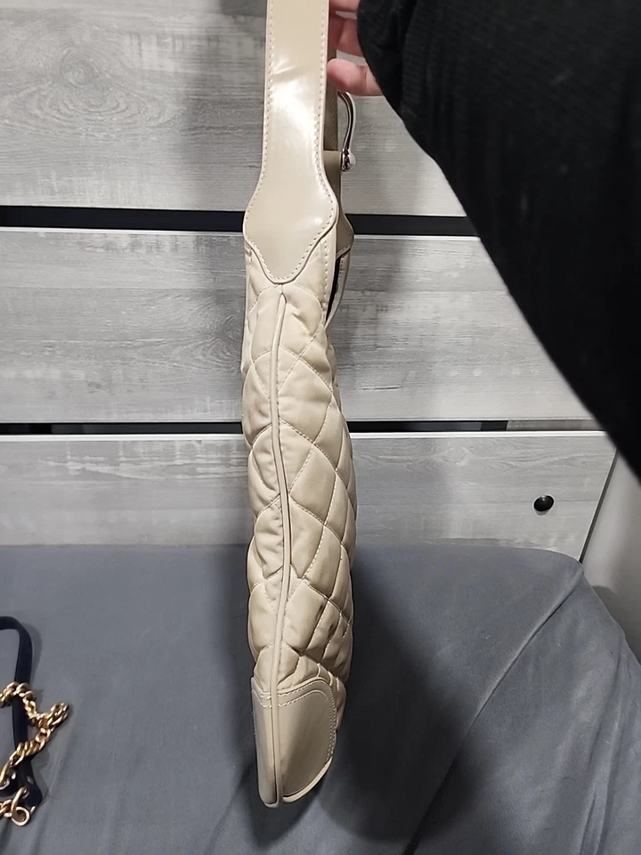 Bolso hobo Burberry bronceado acolchado Foto 2 de 4