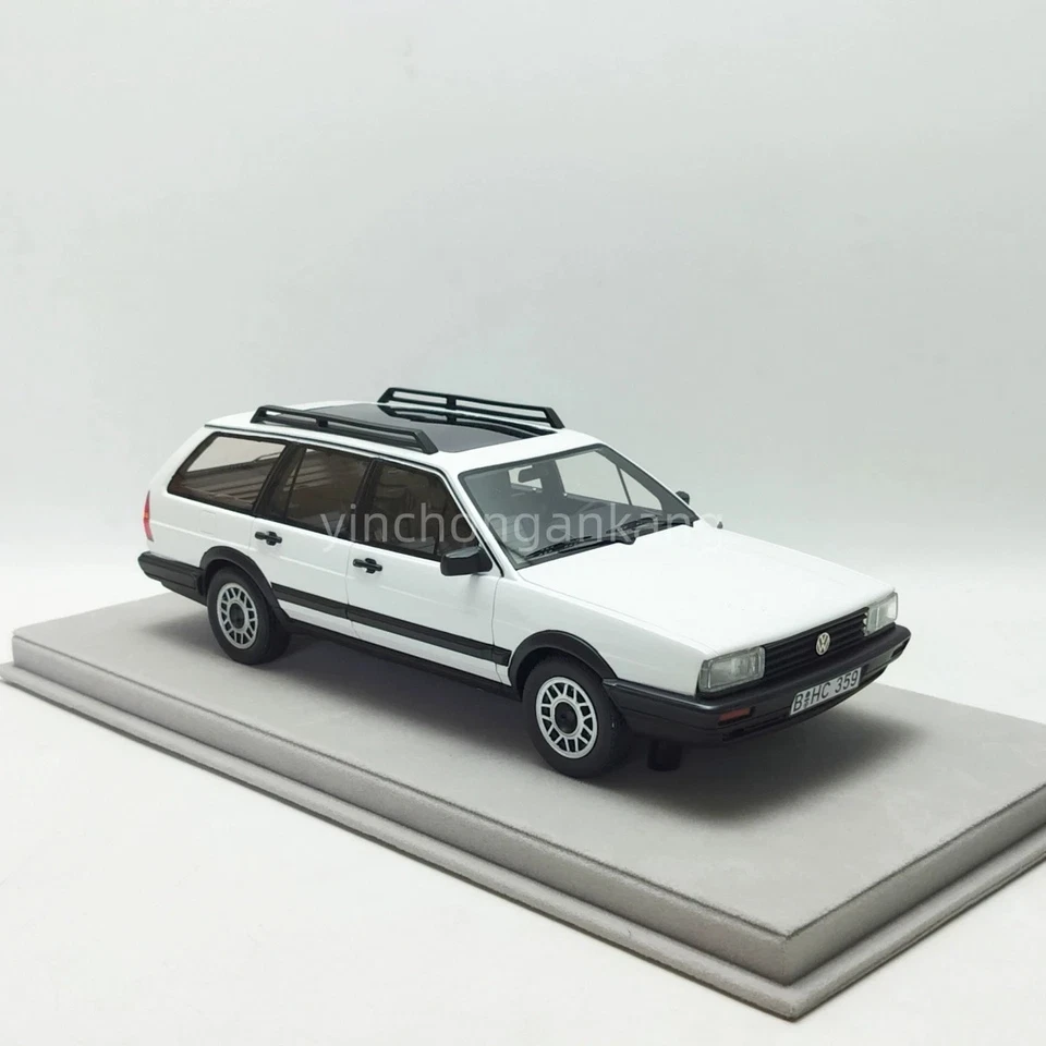 Engup 1:18 VW Passat 32B Variant Resin Car Model - Image 4 of 4