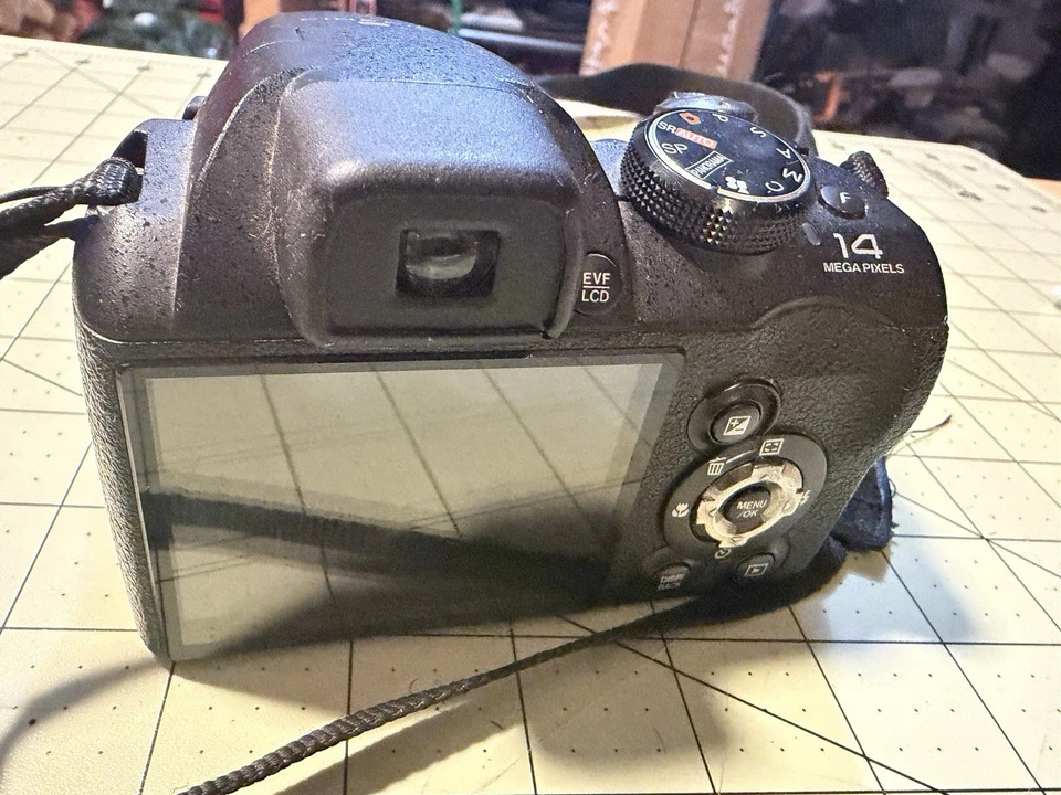 Fujifilm FinePix S Series S3280 14.0MP Digital Camera - Black - Image 4 of 4