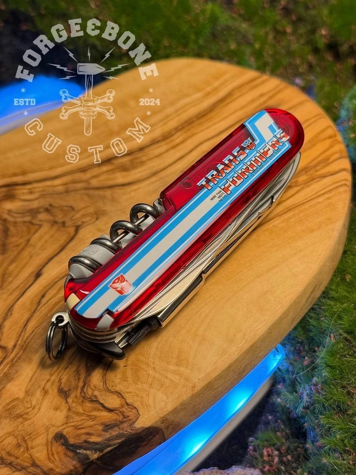 Victorinox x Transformers CyberTool M, New in box - Bild 3 von 4