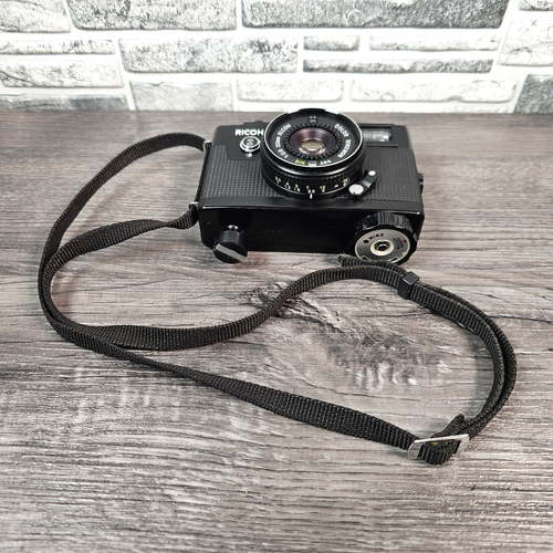 RARE Ricoh A-2 Rikenon 35mm F2.8 Colour Wind Up Film Camera - Picture 9 of 9