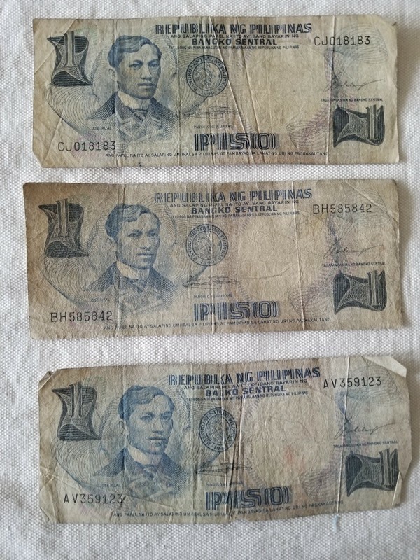 three 1949 REPUBLIKA NG PILIPINAS / Philippines 1 Piso notes