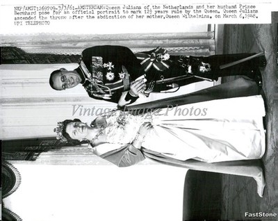 1961 Queen Juliana Prince Bernhard Throne Amsterdam Wirephoto Vintage 6x8
