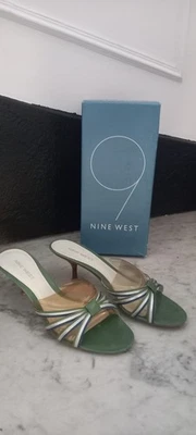 Nine West Très jolie paire de mules en cuir vert - Excellent état - Photo 1/4