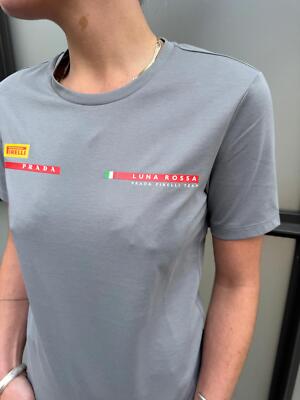 トップス 03ss Prada luna rossa gray Polo shirts Polo Luna Rossa Prada Pirelli en laine piquée Gris | PRADA - France