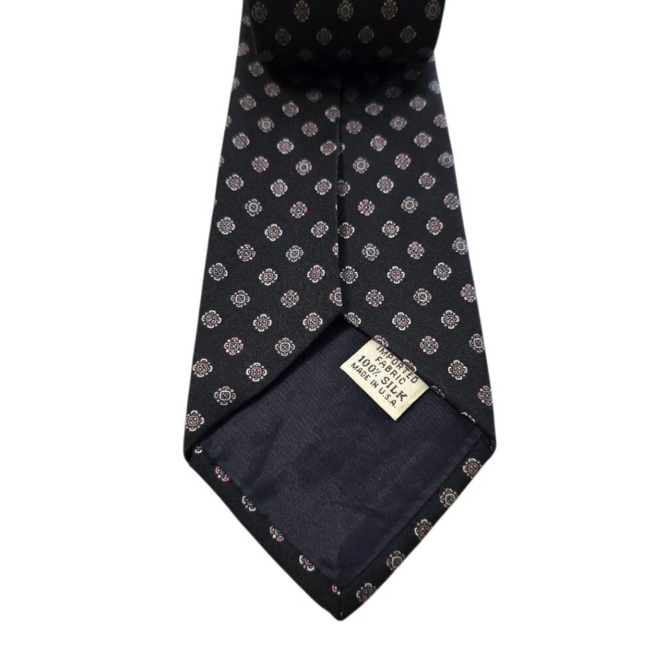 Corbata de seda Yves Saint Laurent negra con estampado de medallón Foto 3 de 4