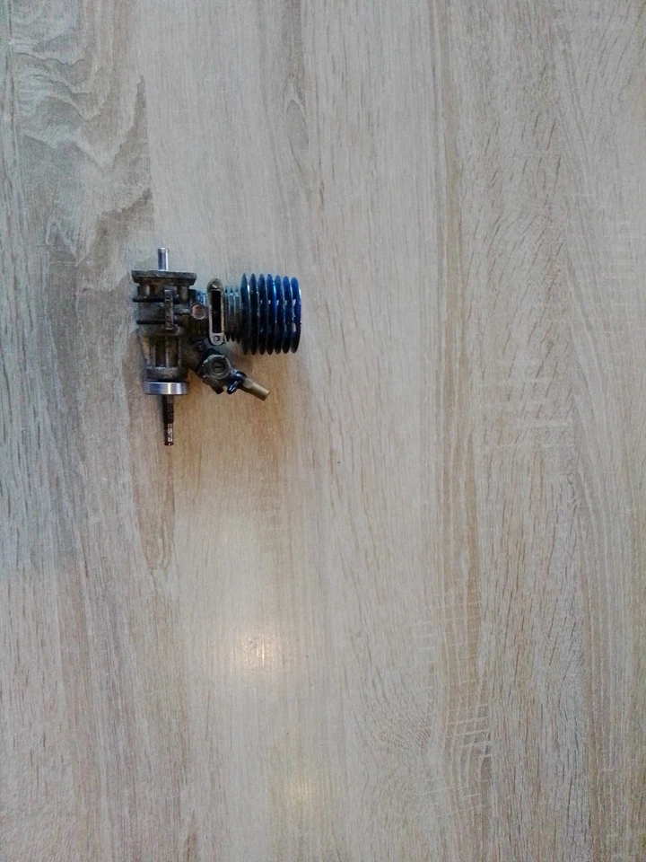 Force 15 Nitro Verbrenner Motor 2,5  ccm für 1 zu 10 ist besser als er aussieht - Bild 2 von 4