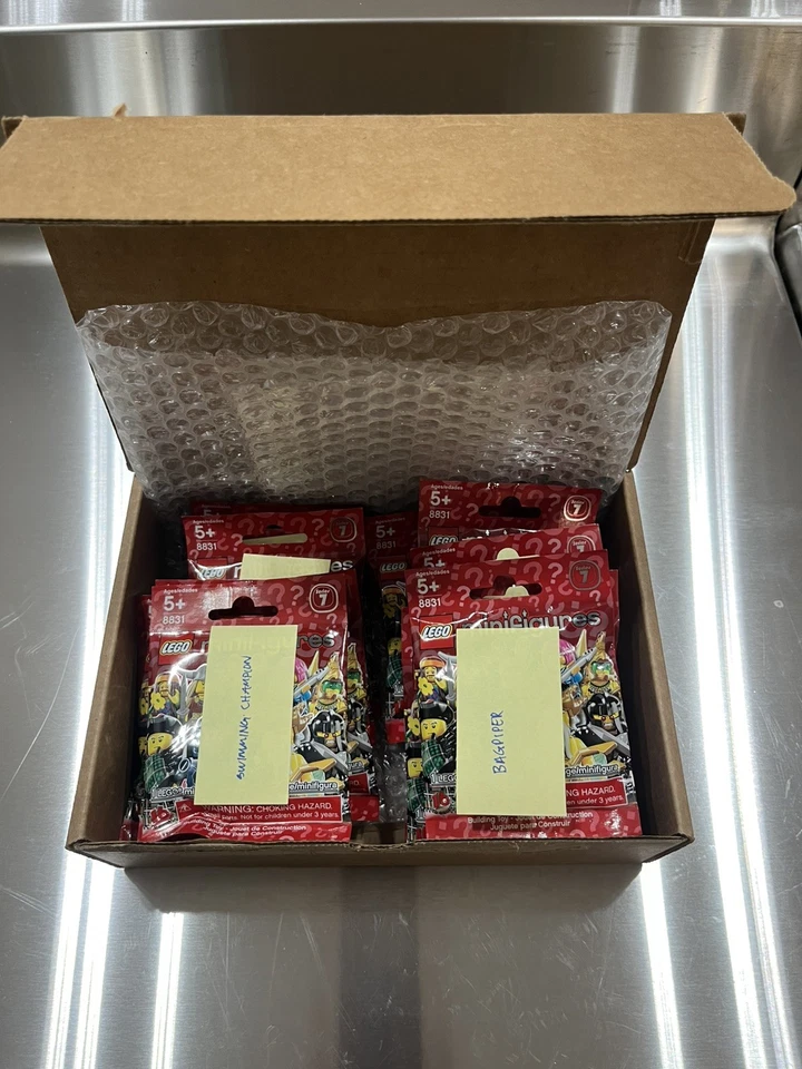 LEGO 8831 SERIES 7 MINIFIGURES - COMPLETE SET OF 16 SEALED PACKETS (2012) - Image 2 of 4