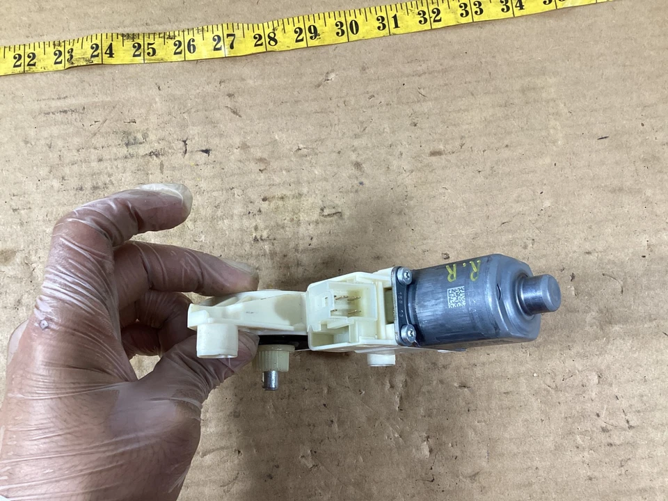 Motor regulador ventana trasera derecha Mercedes-Benz E350 2012-2014 A2048200642 OEM. Foto 4 de 4