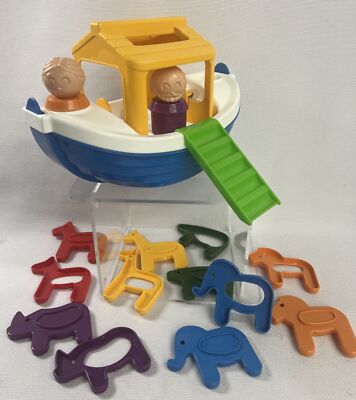 Tupperware Tupper Toys Noahs Ark Boat Bathtub Toy Cookie Cutter Animals  Complete