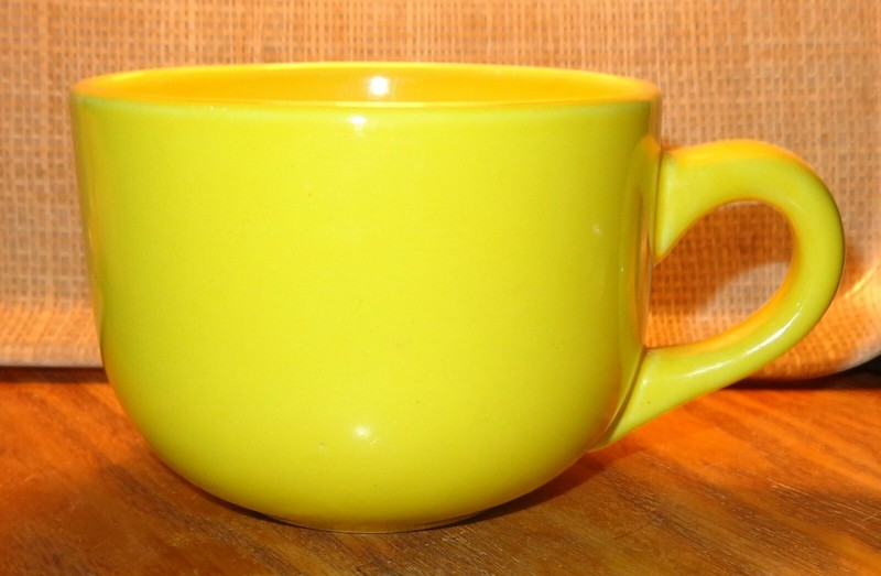 BRIGHT SUNNY YELLOW LARGE MUG ITI CHINA PORCELAIN COFFEE OR TEA CUP