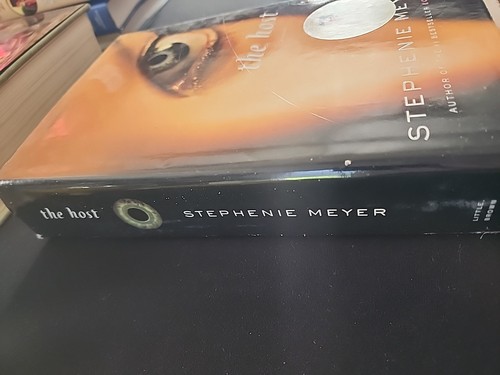 The Host: A Novel by Stephenie Meyer HC Target sticker - Imagen 3 de 5
