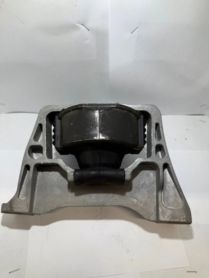 Montaje superior del motor BV6Z-6038-A Ford Focus ST (lado del pasajero) Foto 4 de 4