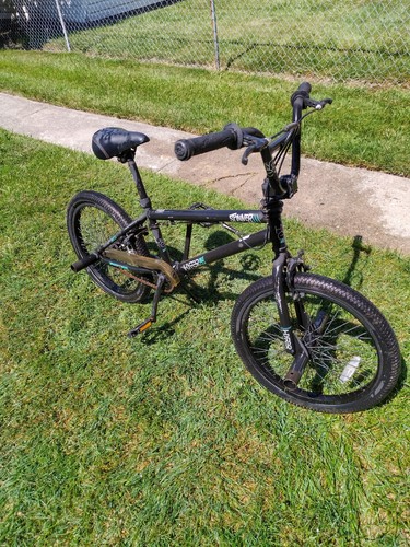 Hyper Bike Co. Spinner Pro Model BMX Flat Black 20" brakes seized - Picture 2 of 4
