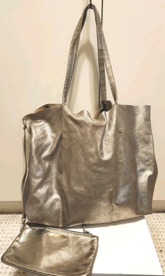 Bolso de Mano Tiffany & Co. Reversible Metálico Dorado Cuero/Gamuza Bronceada con Bolsa $1,700 Foto 3 de 4