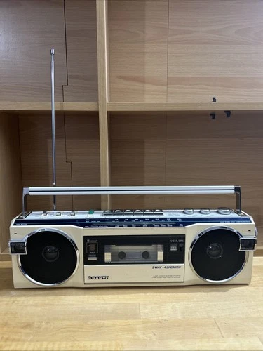 vintage Sanyo boombox M7770K 2 Way 4 Speaker AM/FM Cassette Stereo