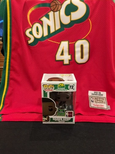 Shawn Kemp Supersonics Lot: 1 XXL Jersey And 1 Funko Pop.