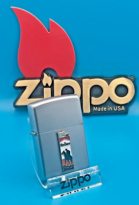 Brandneu 2004 Zippo Feuerzeug ungewöhnlich Retro MARLBORO Feuerzeug Emblem Satin Chrom