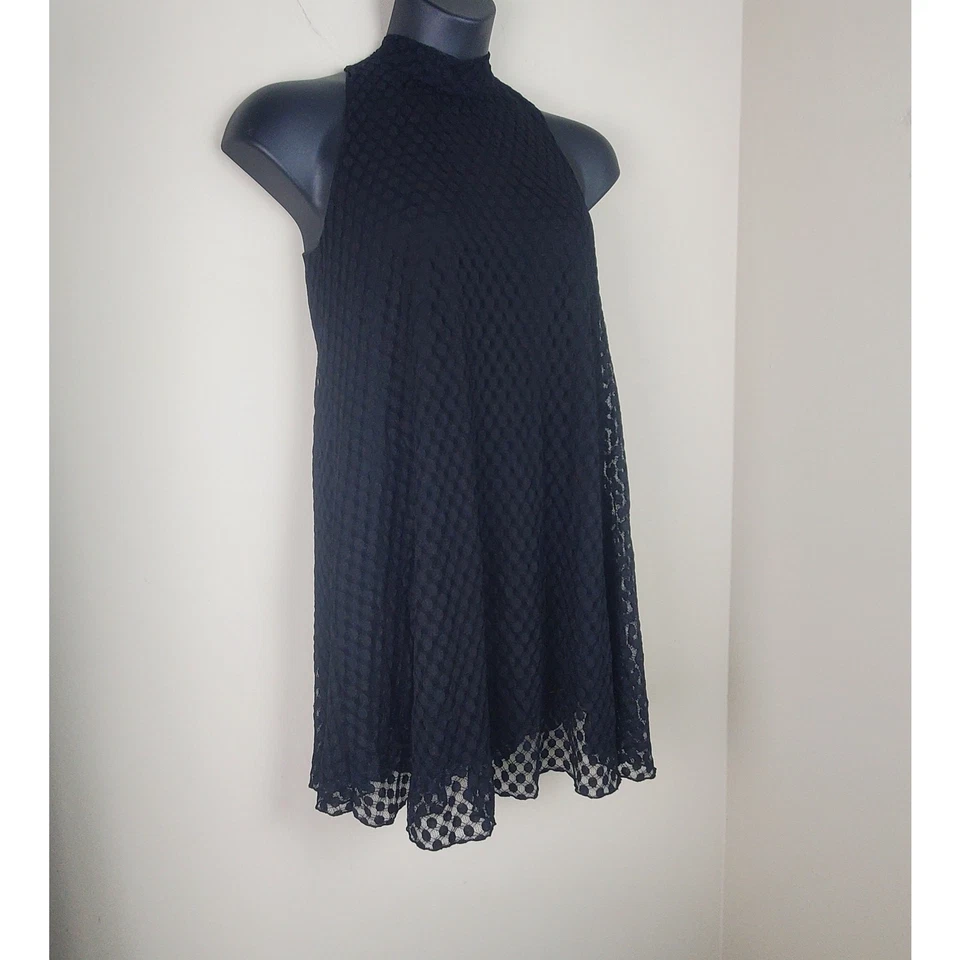 Vestido swing SOPRANO preto sobre preto malha bolinhas | Pequeno - Imagem 2 de 4